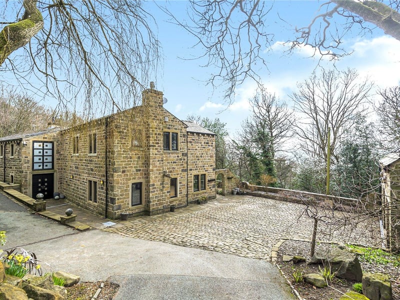 Buckstone Grange is located in a quiet position with complete security and privacy off Cliffe Drive in Rawdon, and is well placed for the local amenities in Rawdon and nearby Horsforth and Apperley Bridge.
