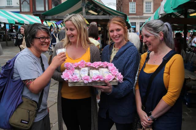 Who can you spot sampling some vegan good in these pictures?