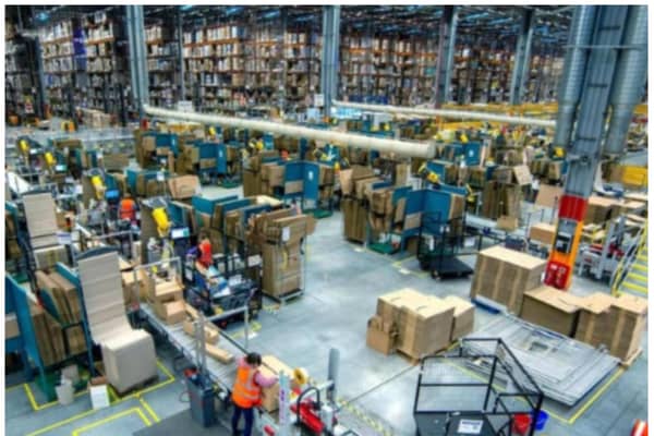 Doncaster's Amazon warehouse is to close, the firm has announced.
