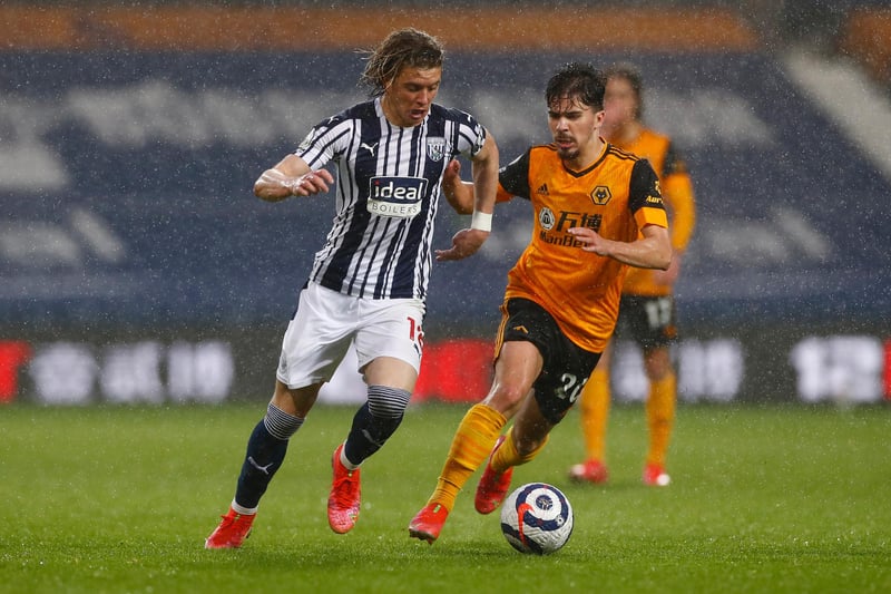 Leeds United have been named second-favourites to sign Chelsea's Conor Gallagher on loan, just behind Crystal Palace. The promising midfielder, who spent last season on loan with West Brom, is expected secure a temporary move this week. (SkyBet)
