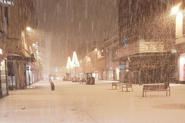 One early riser captured the heavy snowfall on a nearly empty Argyle Street - which is usually one of Glasgow's busiest.