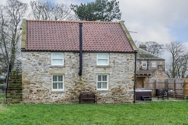 This cottage is located in Byers Green in County Durham. Visitors can take in the countryside with scenic views all round. The cottage costs £138 per night for a weekend in February.