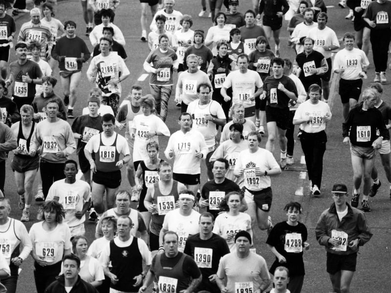 Participants in the 1994 Portsmouth half marathon. The News PP4942