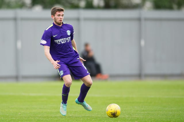 Dundalk have completed a move for former Hibs and Dundee United midfielder Sam Stanton who had been training with Dundee since returning from America (RTE)