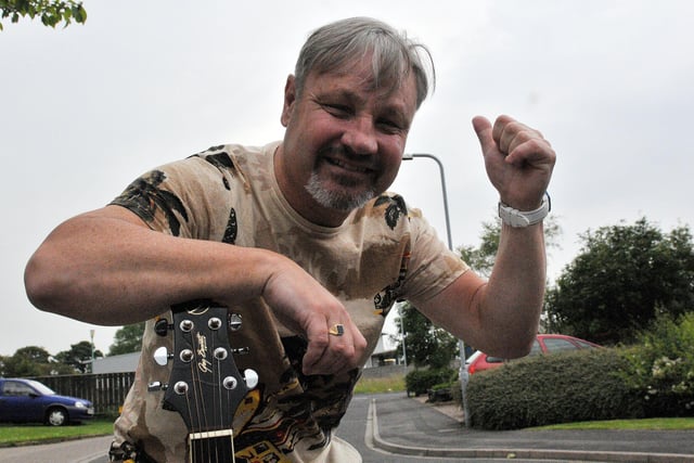 Busker Jeff Butterfield who planned to hitch hike from Hartlepool to Edinburgh to raise money for the Alzheimer's Society.