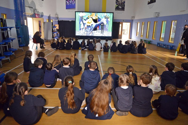 Years 3 to 4 enjoy a musical theatre show on return to Hollingwood Primary School