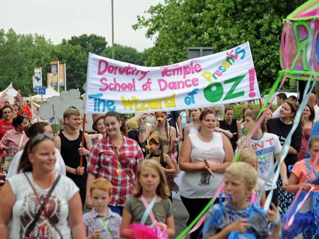 Hundreds took part in the 2014 Bridgemary Carnival 19th July 2014. Picture: Ian Hargreaves 142181-9