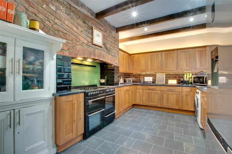 The kitchen is fitted with a range of wall and base units and incorporates an integrated dishwasher.

Photo: Rightmove