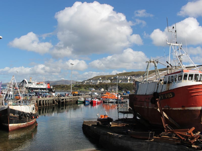 An hour drive from Fort William this bustling fishing port is situated at the end of the famous West Highland Railway and the ‘Road to the Isles’. A great base to explore with links to the islands of Skye, Rum, Eigg and Muck.
