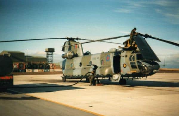 Chinook refuelling at RAF Mount Pleasant