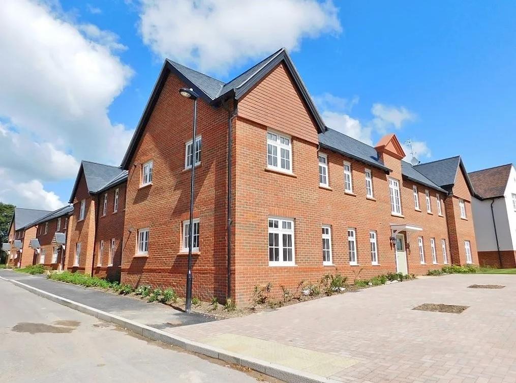 This two bedroom flat in Newlands Avenue, Waterlooville, is on sale under a shared ownership basis for £105,000. It is listed by Jeffries & Dibbens Estate and Lettings Agents - Waterlooville.