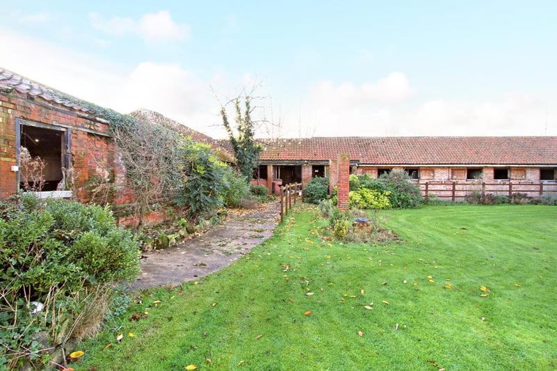 The property has more than 25 stables, while planning permission has been granted for the redevelopment of five barns for conversions.