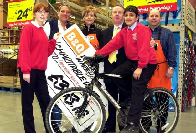 B and Q give a donation of £306 to Doncaster Deaf Trust in 2004.