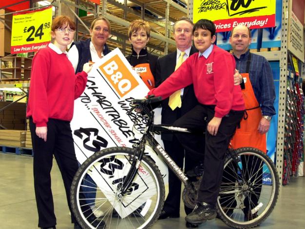 B and Q give a donation of £306 to Doncaster Deaf Trust in 2004.