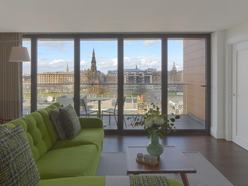 Cheval Old Town Chambers in Roxburgh's Court, Edinburgh, is a 9.4 rated five star set of apartments that offer beautiful views of Edinburgh and a open plan fully fitted kitchen, a dining and living area, a cinema TV system and luxury bathrooms.