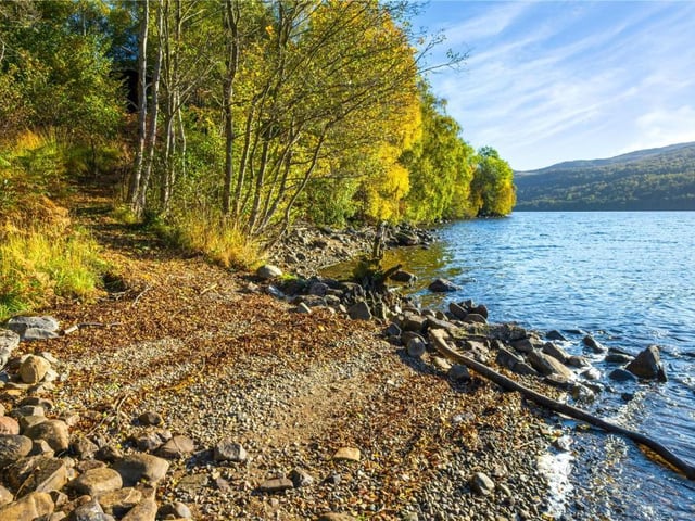 The property has around 250m of loch frontage.
