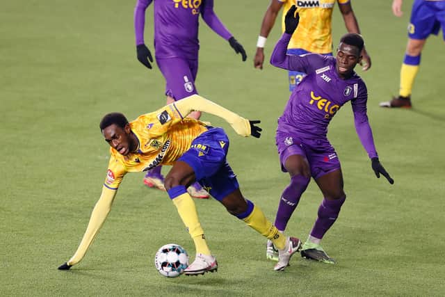 STVV's Mory Konate and Beerschot's Isamaila Cheikh Coulibaly fight for the ball (Photo by BRUNO FAHY/BELGA MAG/AFP via Getty Images)