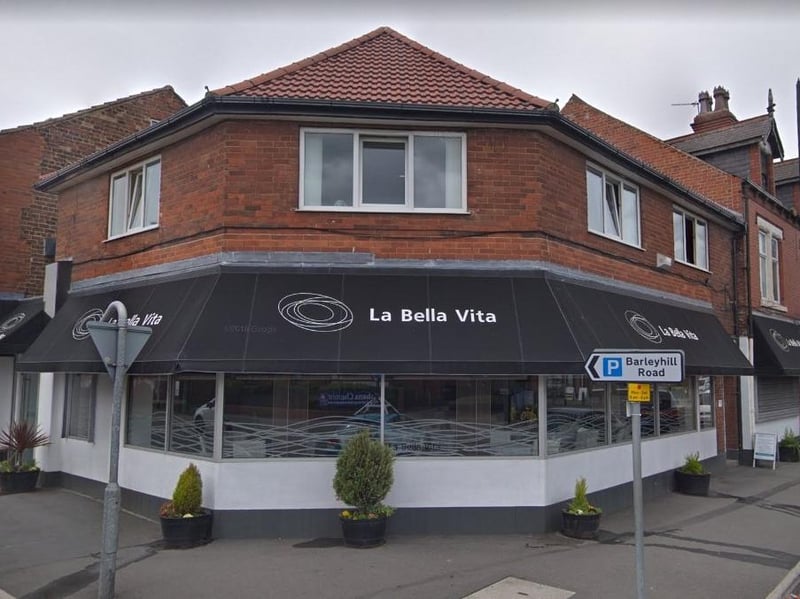 A staple on Garforth's high street, this traditional Italian eatery gets top marks for its bustling energy, classic seafood and steak mains, and family-friendly dining environment. 🍴 17 Main St, Garforth, Leeds LS25 1DS