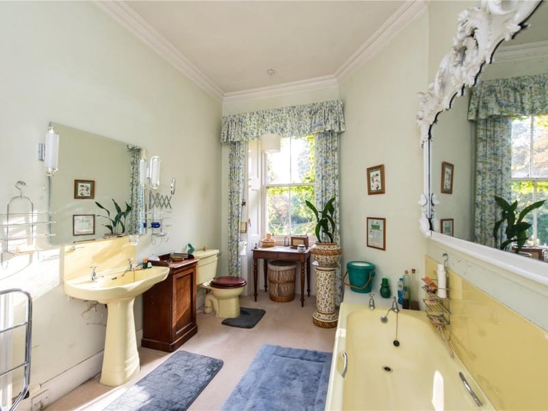 Master bedroom en-suite.