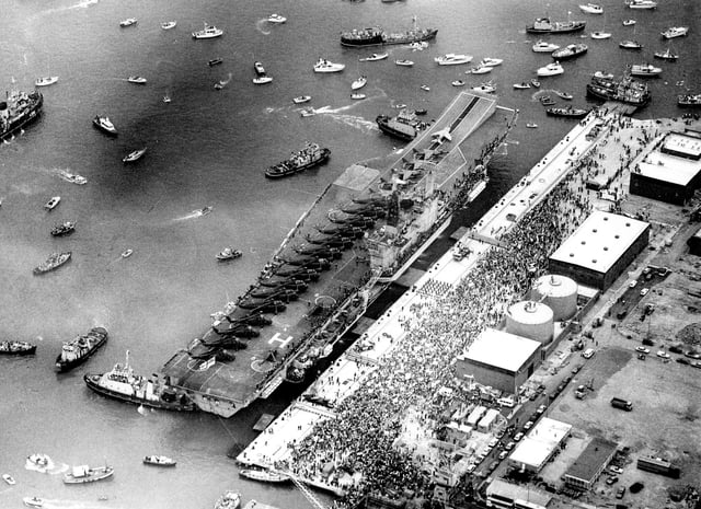 HMS Hermes returns to Portsmouth from the Falklands in July 1982. The News PP624