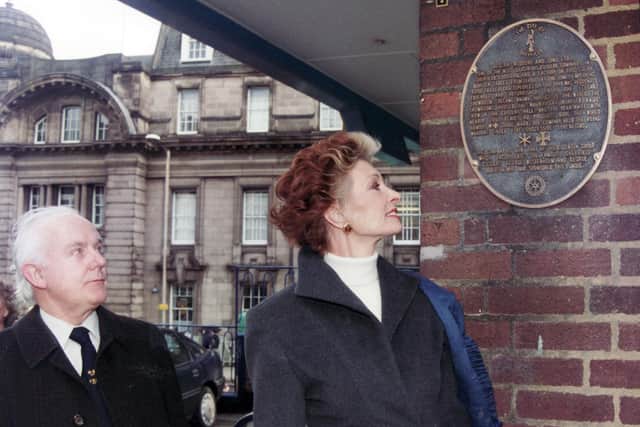 Marti Caine unveils a plaque at the Top Rank, Sheffield, commemorating Joseph Rodgers and Sons Limited, Cutlery Manufacturers, to mark the site of the old cutlery firm in January 1995