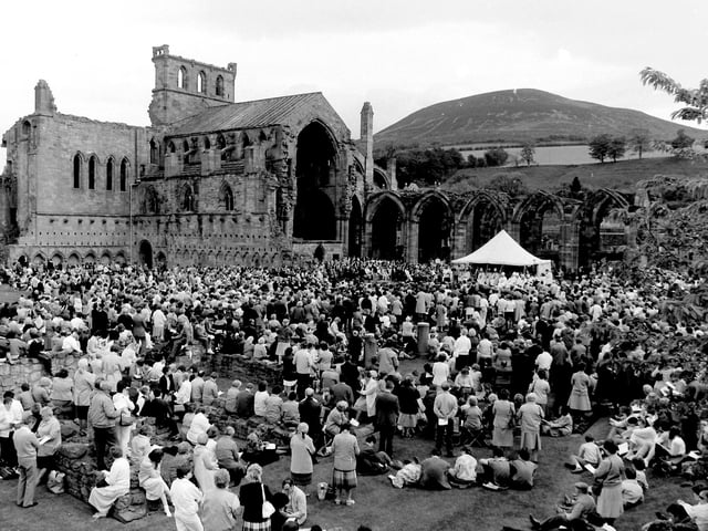 5000 pilgrims gathered for Mass at Melrose Abbey to celebrate its 850th anniversary in June 1986.