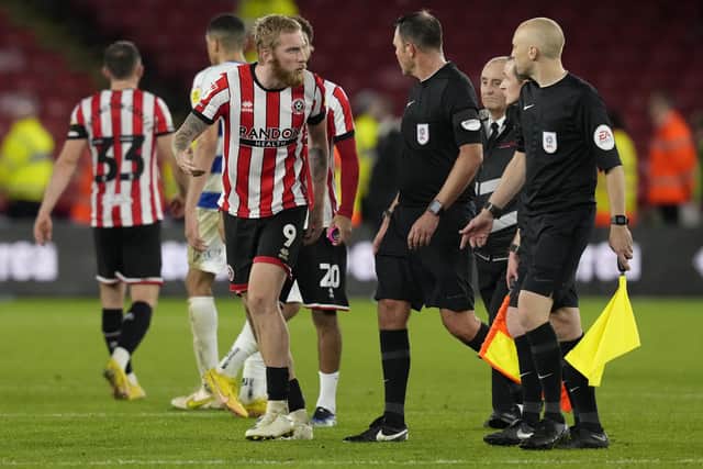 Oliver McBurnie of Sheffield United has words with the referee after his side's defeat to QPR at Bramall Lane: Andrew Yates / Sportimage