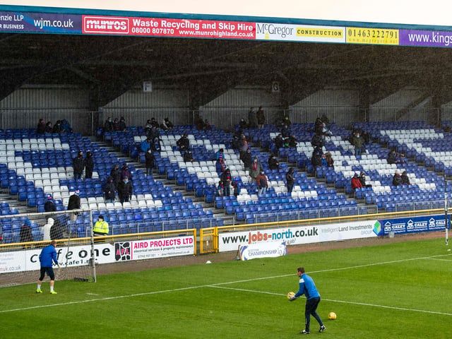 Scottish football chiefs have accused the Scottish Government of treating supporters like “second class citizens”compared to England over fans returning to stadiums. The UK government will allow crowds of up to 4,000 if they are in a certain tier, while in Scotland it remains at 300 for those in tier 1. (Daily Record)