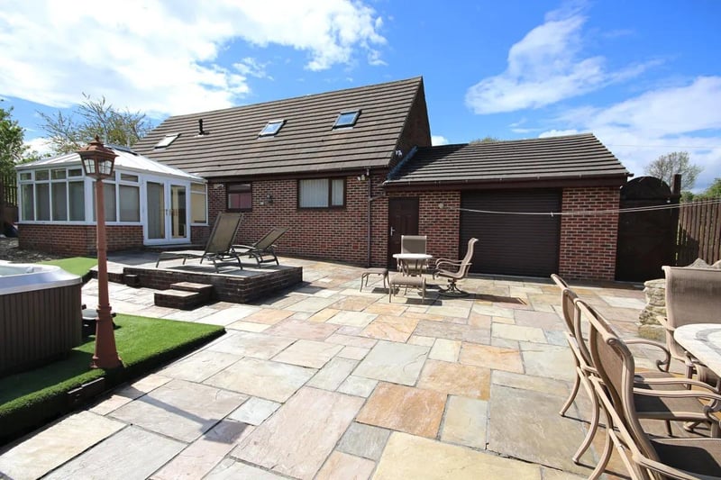 This 5 bed detached bungalow on Yew Lane, Ecclesfield, is on the market for £375,000. https://www.zoopla.co.uk/for-sale/details/58597620/