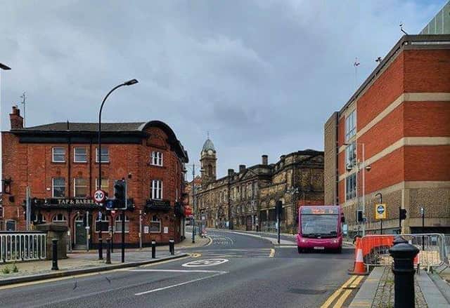 @aravindng The scenic view of old Town Hall/Castlegate bisecting through the red brick buildings is a treat to watch  #sheffieldexploringlocal