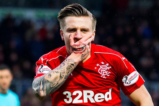 Ex-Rangers and Hibs striker Jason Cummings had a jibe at Celtic in a Lion King referenced Instagram post. It prompted Hibs legend Derek Riordan to call him a “kid on Rangers fan”.