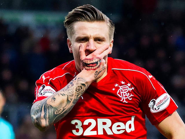 Ex-Rangers and Hibs striker Jason Cummings had a jibe at Celtic in a Lion King referenced Instagram post. It prompted Hibs legend Derek Riordan to call him a “kid on Rangers fan”.