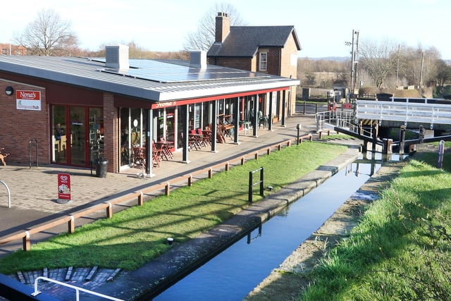 Hollingwood Lock House was built in 1892 and the hub has a coffee shop, gardens and a towpath.
