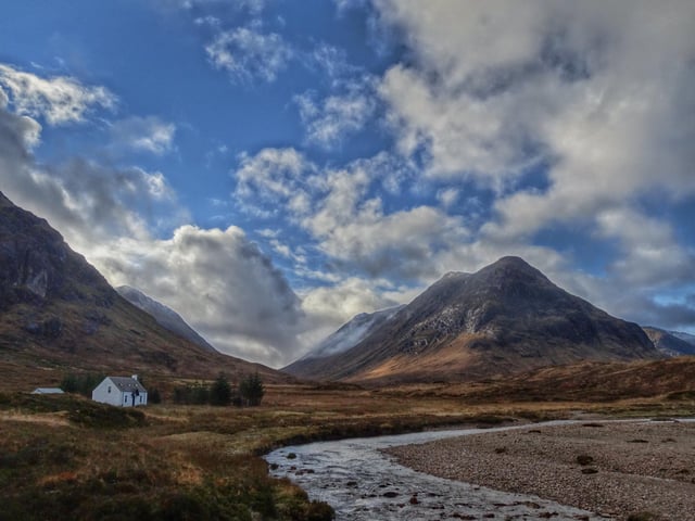 Glen Etive and the wider Glen Coe area were used in the 2012 Bond film Skyfall as the area for 007's ancestral home. Bond and his boss, M, hole up at the Bond family estate, Skyfall, as they wait for their rival.