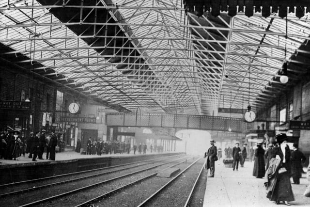 Victoria Station on the Wicker, looking north. This picture dates to the 1900s and the station closed in 1970. Ref no: s14697