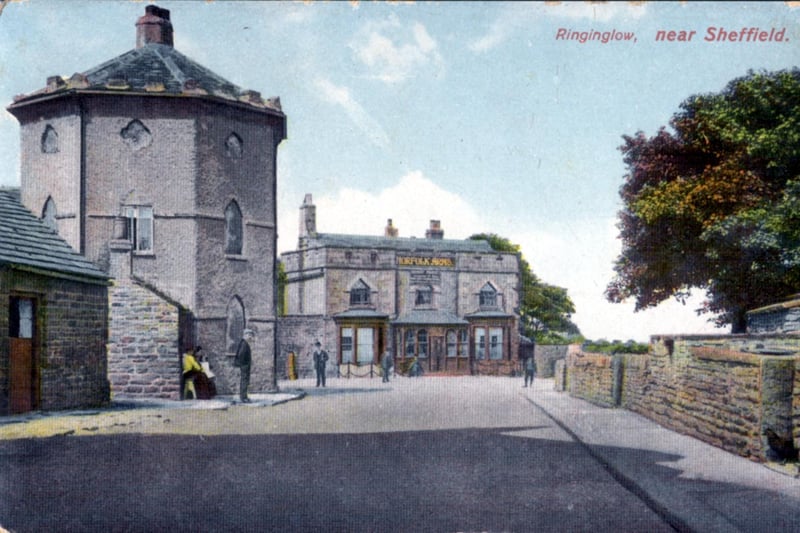 The Norfolk Arms and Round House at the junction of Ringinglow Road and Sheephill Road, Ringinglow in the 1900s. Ref no: s11624