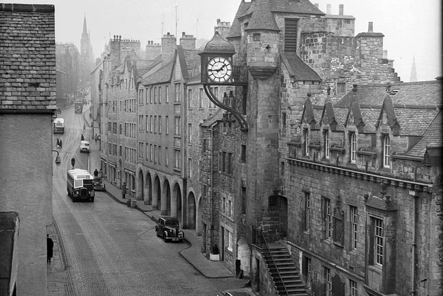 This view of the Canongate shows what Huntly House and the Tolbooth looked like back in 1957.