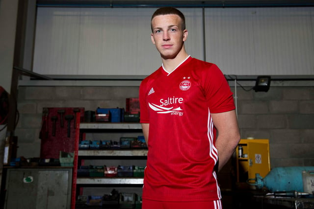 Aberdeen ace Lewis Ferguson is eyeing a Scotland cap. The midfielder was an important player for the Dons in the weeks leading up to the postponement of football. The 20-year-old has seven caps for the U21 side. (Scottish Sun)
