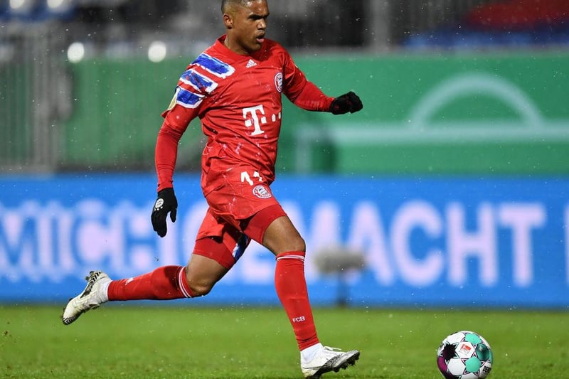 Leeds United head coach Marcelo Bielsa has identified £35million-rated Douglas Costa as a replacement for Raphinha, should Liverpool make a bid to sign the 24-year-old this summer. Costa is currently on loan at Bayern Munich from Juventus. (Fichajes)