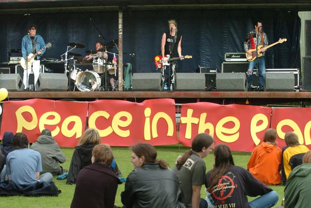 Live music at Endcliffe Park in 2004.