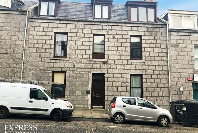 This one bed flat, located at Crown Street, Aberdeen AB11, is currently on the market for offers over £70,000, which is a 44 per price drop from its original listing price of £125,000. Property agent: Express Estate Agency. bit.ly/2SHS7Rv
