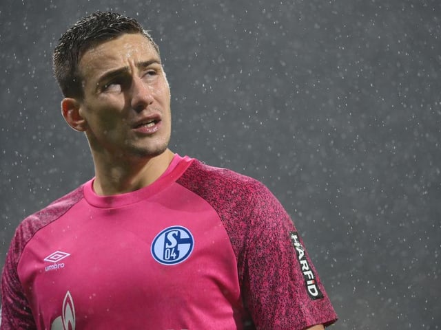 Rangers target Martin Fraisl has given a strong hint that he sees his future at Schalke 04. The Austrian is out of contract at the end of the season and is currently trying to help the German giants win promotion back to the Bundesliga. He said: “I feel very, very comfortable at Schalke and like the people in and around the club. I like the Schalke mentality a lot. I can certainly imagine a contract extension." (Scottish Sun)