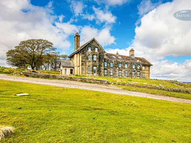 Set in a secluded plot of about seven acres, Stanedge Lodge is in a magnificent location.