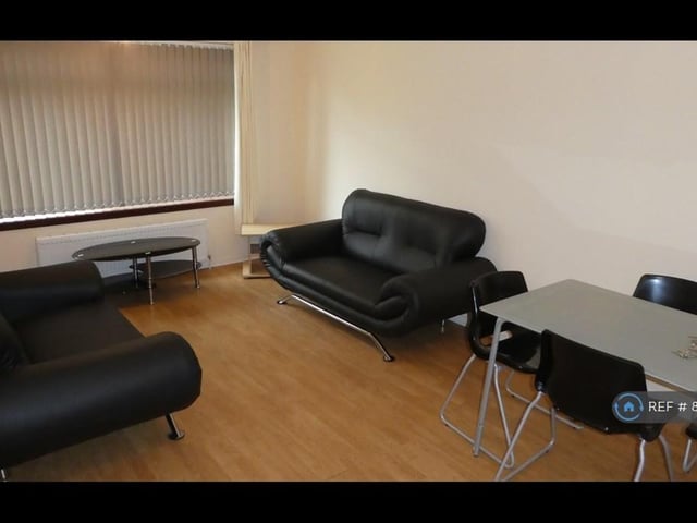 This HMO-licensed apartment is located on the ground floor and comprises four double bedrooms, a modern kitchen, spacious lounge and newly fitted bathroom with electric shower. It is a short walk from Strathclyde and Glasgow Caledonian universities, the Royal Conservatoire of Scotland and the Royal Infirmary. It is for rental through OpenRent, listed on Zoopla.