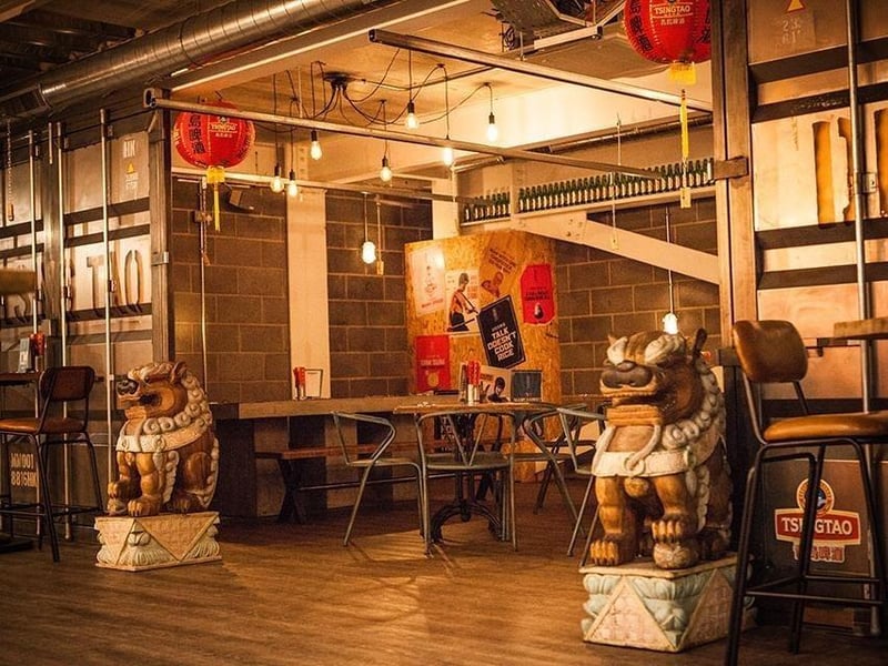 A vibrant, Hong Kong-inspired eatery that breaks away from tradition with its industrial-hip vibe and 'hanging' menu. Fans love the accessible, modern takes on classics like the crispy beef and their famous brunch dim sum. 🥢Unit F, Westpoint Wellington Street, Leeds LS1 4JY