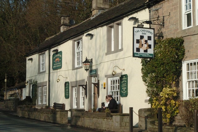 Close to Froggatt Edge the inn serves freshly roasted loin of pork or sirloin of beef served with homemade Yorkshire pudding, duck fat roasties and seasonal vegetables.