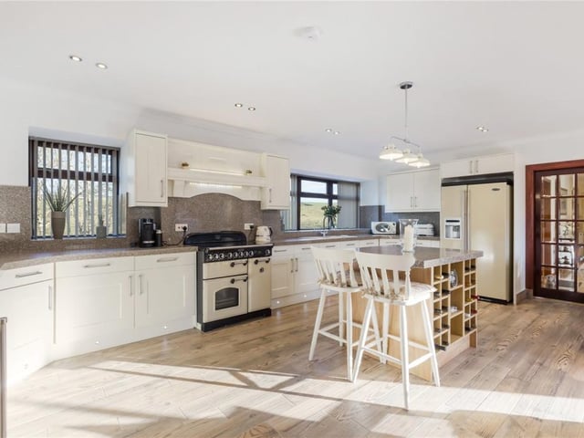 Dining kitchen.
