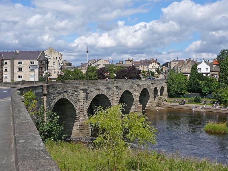 Market town Wetherby doesn't have a train station but it has fantastic bus connections to Leeds city centre. Take the X98, which passes through Collingham or the X99, which passes through East Keswick, and get to central Leeds in under an hour.
