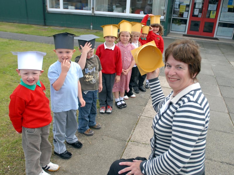 Who can tell us more about this 2007 graduation scene at Hedworthfield Primary School.