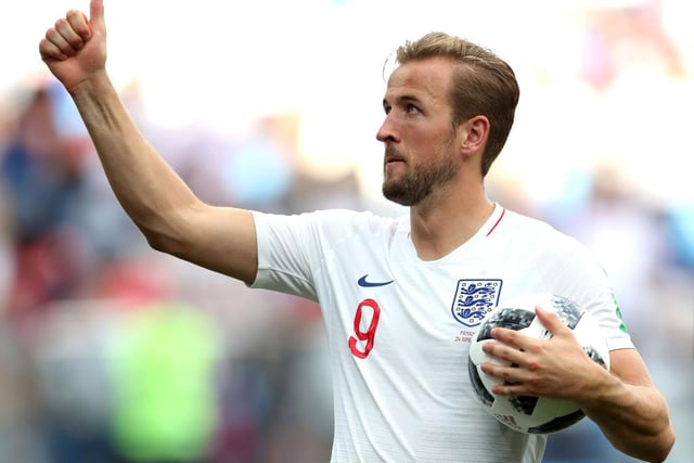 Spurs chairman Daniel Levy is willing to sell Harry Kane to Manchester United. For £200m. The White Hart Lane club are conscious of financial issues while the player is said to have gone off message. (Daily Mail)